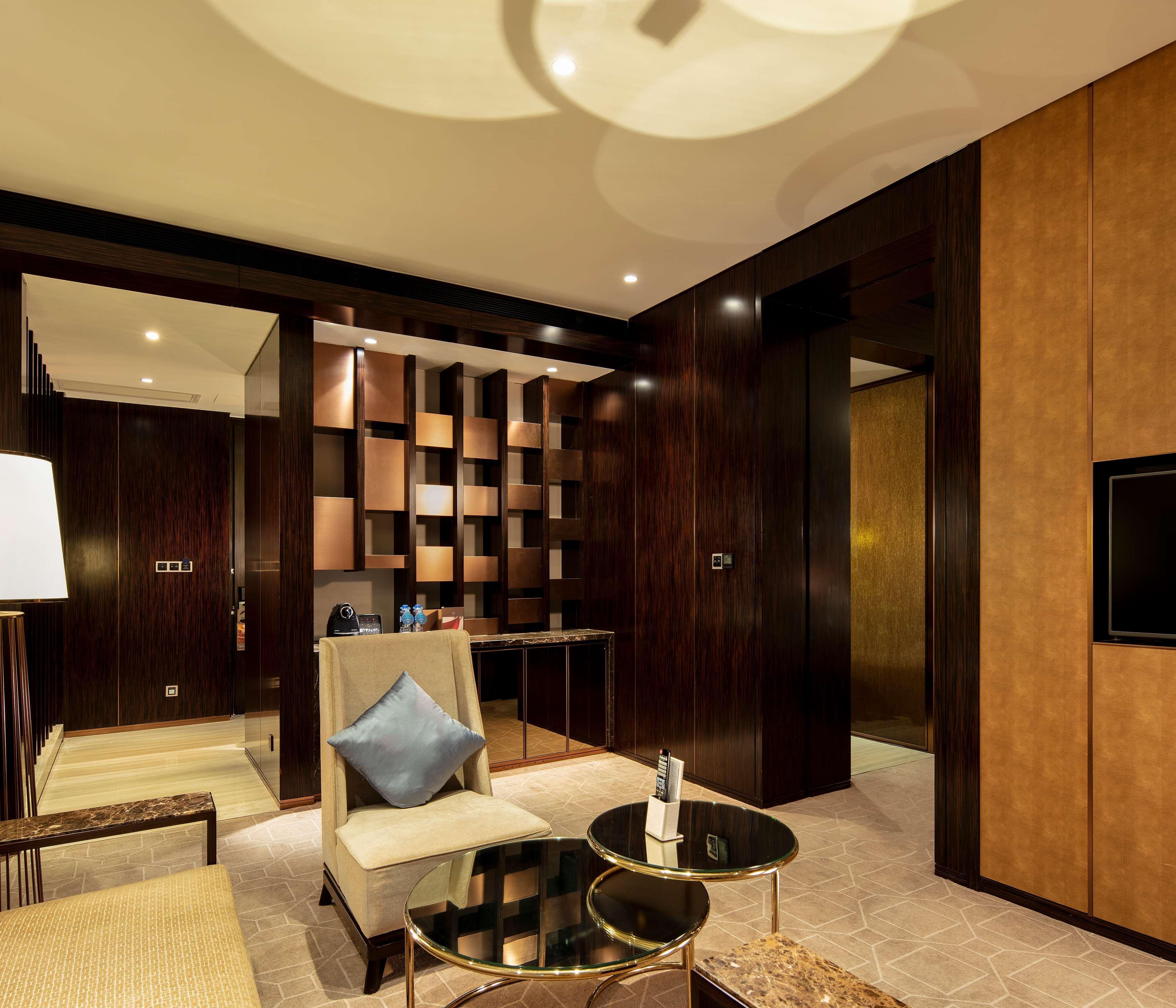 Hilton Shenzhen Futian, Metro Station At Hotel Front Door, Close To Futian Convention & Exhibition Center Εξωτερικό φωτογραφία